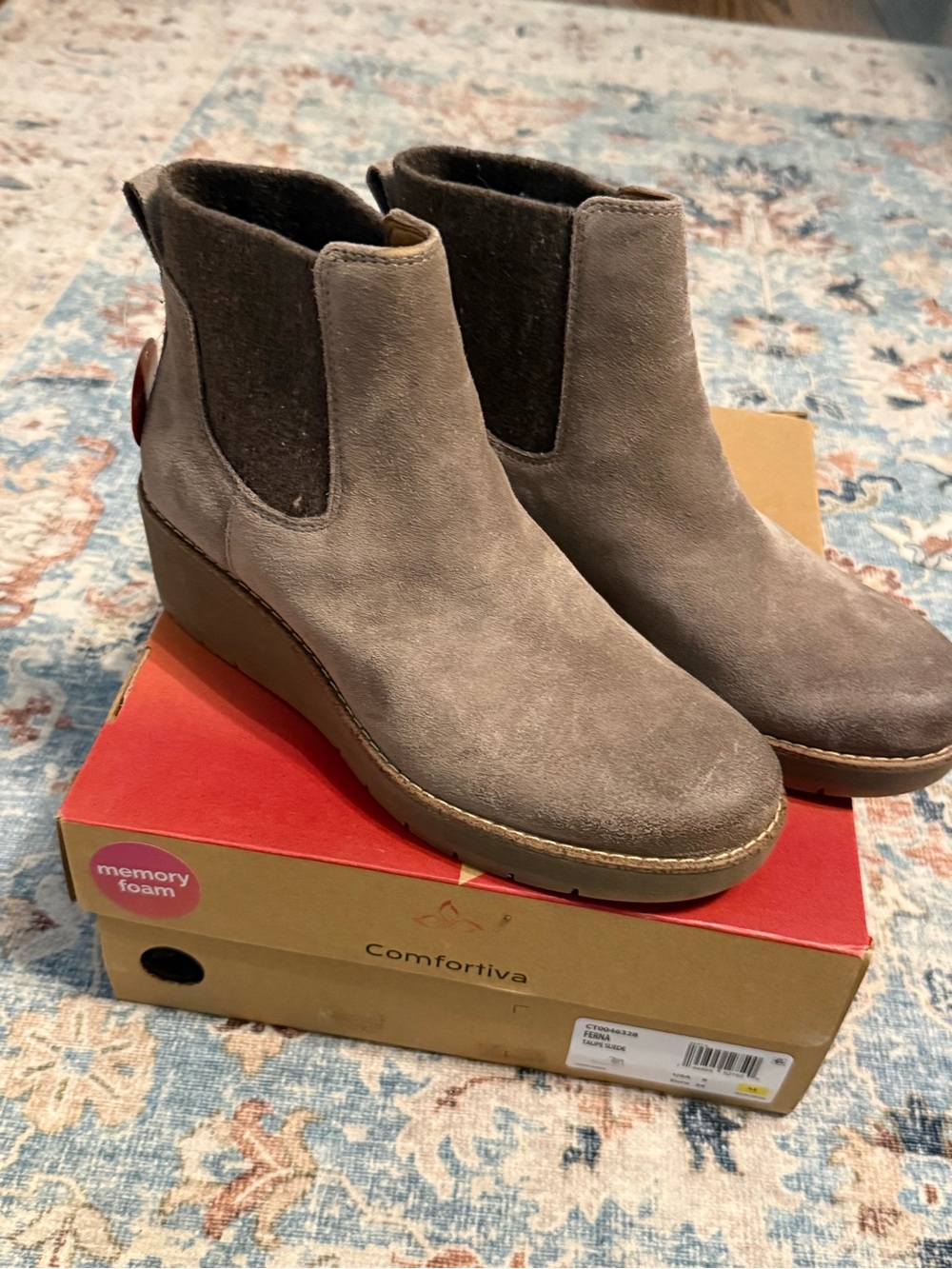 Comfortiva Feena Women’s Taupe Suede Wedge Ankle Boots 8 new